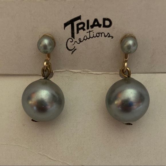 Vintage Earrings Excellent Condition Screw Backs Triad Faux Grey Pearls - Picture 1 of 4